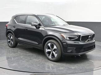 New 2025 Volvo XC40 B5 Core w/ Protection Package Premier video 1