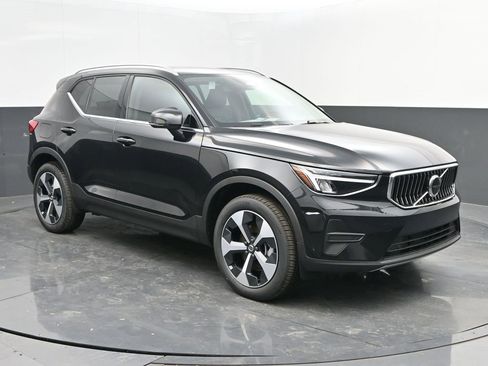 New 2025 Volvo XC40 B5 Core w/ Protection Package Premier image 1