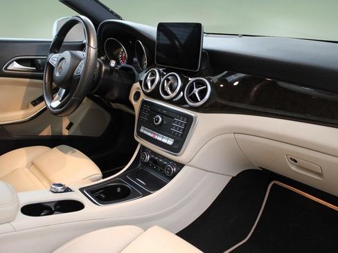 Used 2018 Mercedes-Benz CLA 250 image 22