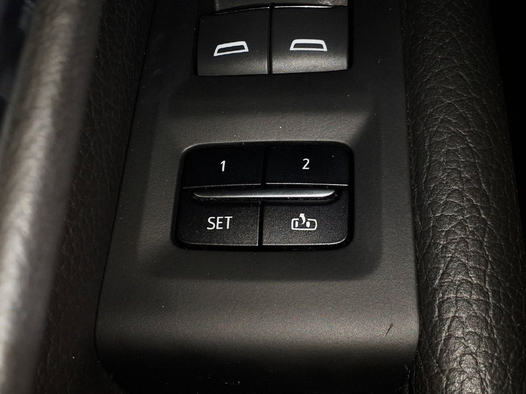 Used 2023 GMC Yukon Denali RWD image 18