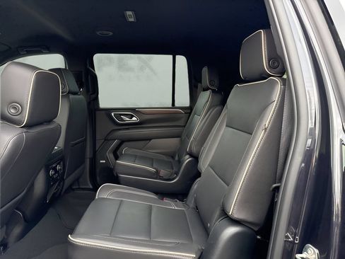 Used 2023 Chevrolet Suburban Premier AWD/4WD image 12