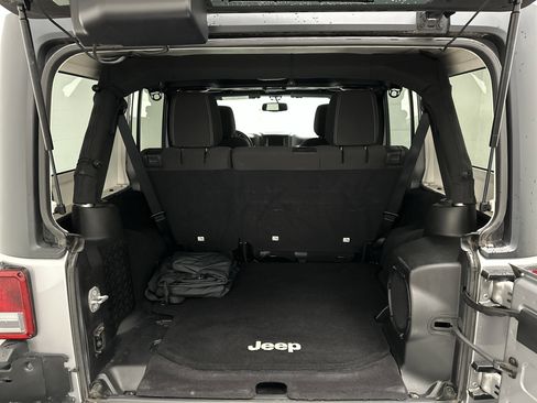 Used 2014 Jeep Wrangler Unlimited Sahara w/ Connectivity Group AWD/4WD image 13