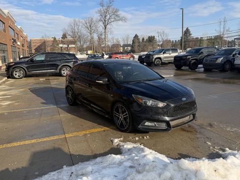 Used 2016 Ford Focus ST w/ Equipment Group 402A image 4