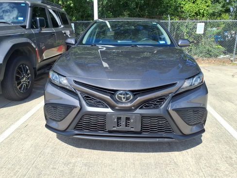Used 2021 Toyota Camry SE FWD image 3