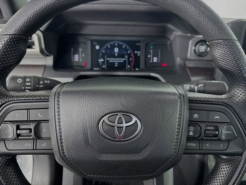 Used 2025 Toyota Tacoma SR5 AWD/4WD image 16