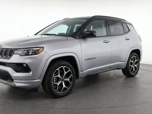 Used 2025 Jeep Compass Limited AWD/4WD image 3