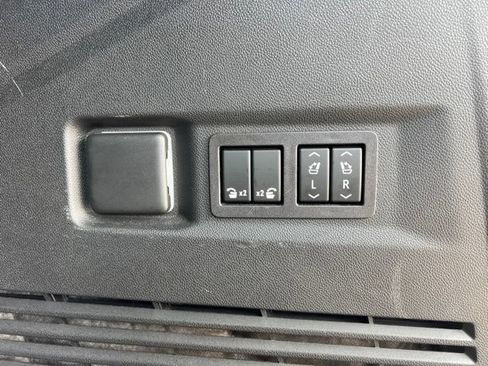 Used 2023 Chevrolet Tahoe Premier w/ Advanced Technology Package AWD/4WD image 18