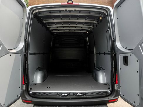 Used 2025 Mercedes-Benz Sprinter 2500 image 11