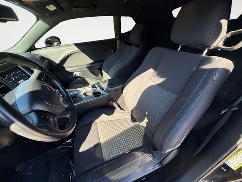 Used 2019 Dodge Challenger SXT image 10