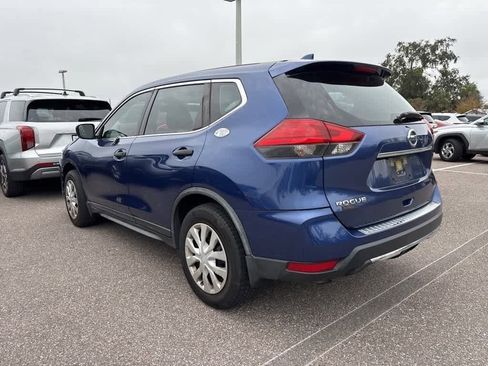 Used 2017 Nissan Rogue S image 2