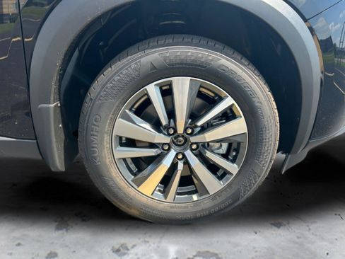 New 2025 Nissan Pathfinder SL w/ Black Appearance Package image 14