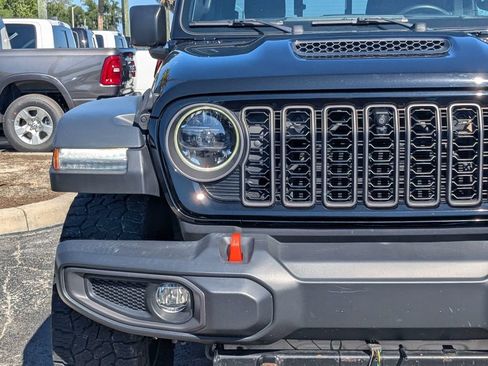 Used 2024 Jeep Gladiator Mojave w/ Technology Group AWD/4WD image 7