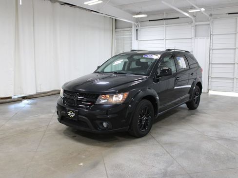 Used 2019 Dodge Journey SE w/ Connectivity Group FWD image 4