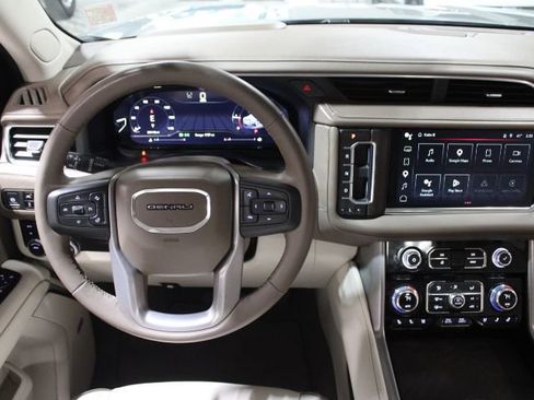 Used 2024 GMC Yukon XL Denali AWD/4WD image 32