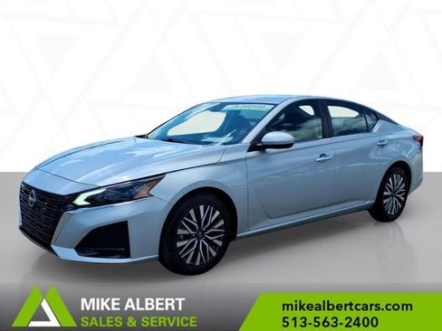 Used 2023 Nissan Altima 2.5 SV FWD image 3