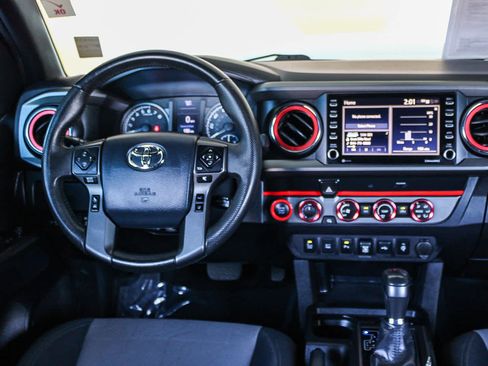 Used 2020 Toyota Tacoma TRD Sport w/ Technology Package AWD/4WD image 12