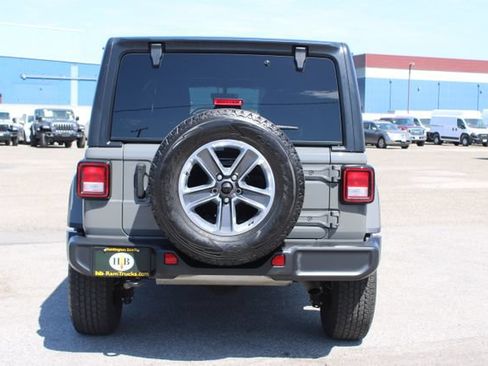 Used 2022 Jeep Wrangler Unlimited Sahara w/ Cold Weather Group AWD/4WD image 4