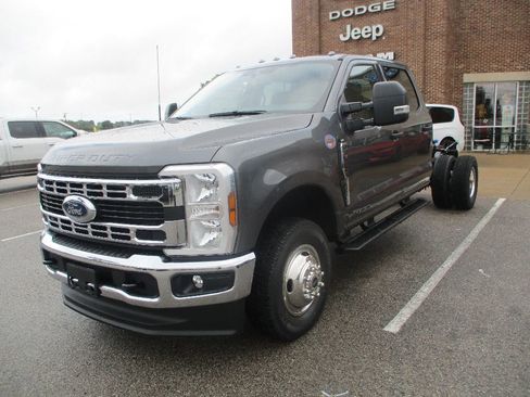 New 2026 Ford F350 XLT w/ XLT Value Package AWD/4WD image 3