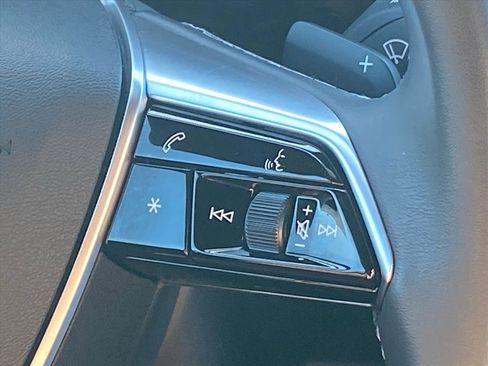 Used 2024 Audi Q8 e-tron Premium Plus image 7