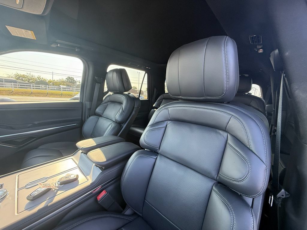 Used 2026 Lincoln Navigator L Reserve w/ Jet Appearance Package AWD/4WD image 14