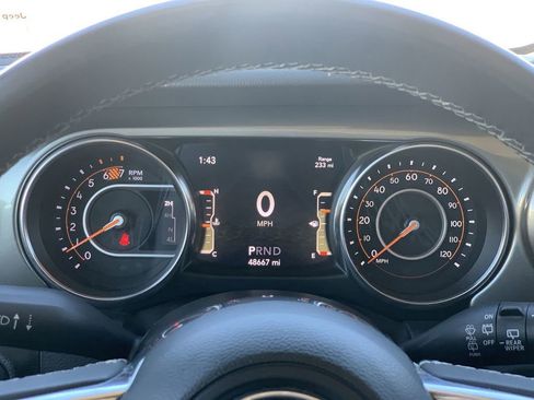 Used 2023 Jeep Wrangler Sahara image 8