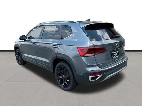 Used 2024 Volkswagen Taos SE FWD image 4