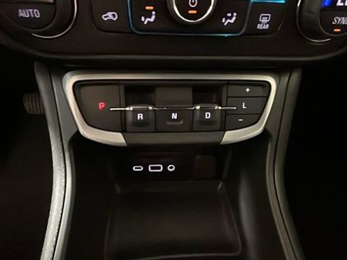 Used 2024 GMC Terrain SLT AWD/4WD image 22