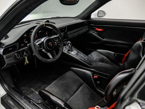 Used 2016 Porsche 911 GT3 RS image 2