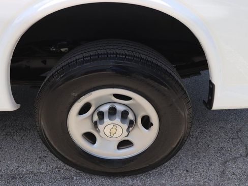 Used 2024 Chevrolet Express 2500 w/ Driver Convenience Package RWD image 19