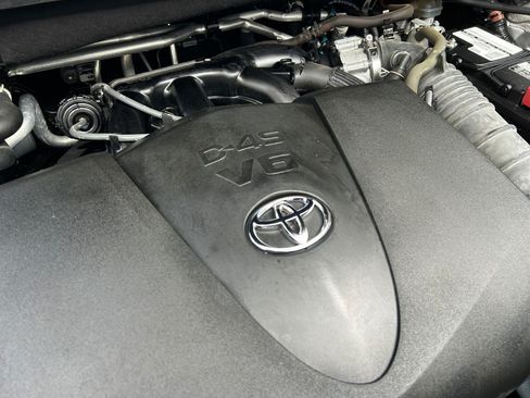 Used 2022 Toyota Highlander XLE AWD/4WD image 30