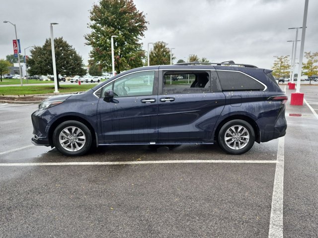 Used 2024 Toyota Sienna XLE w/ XLE Plus Package AWD/4WD image 8