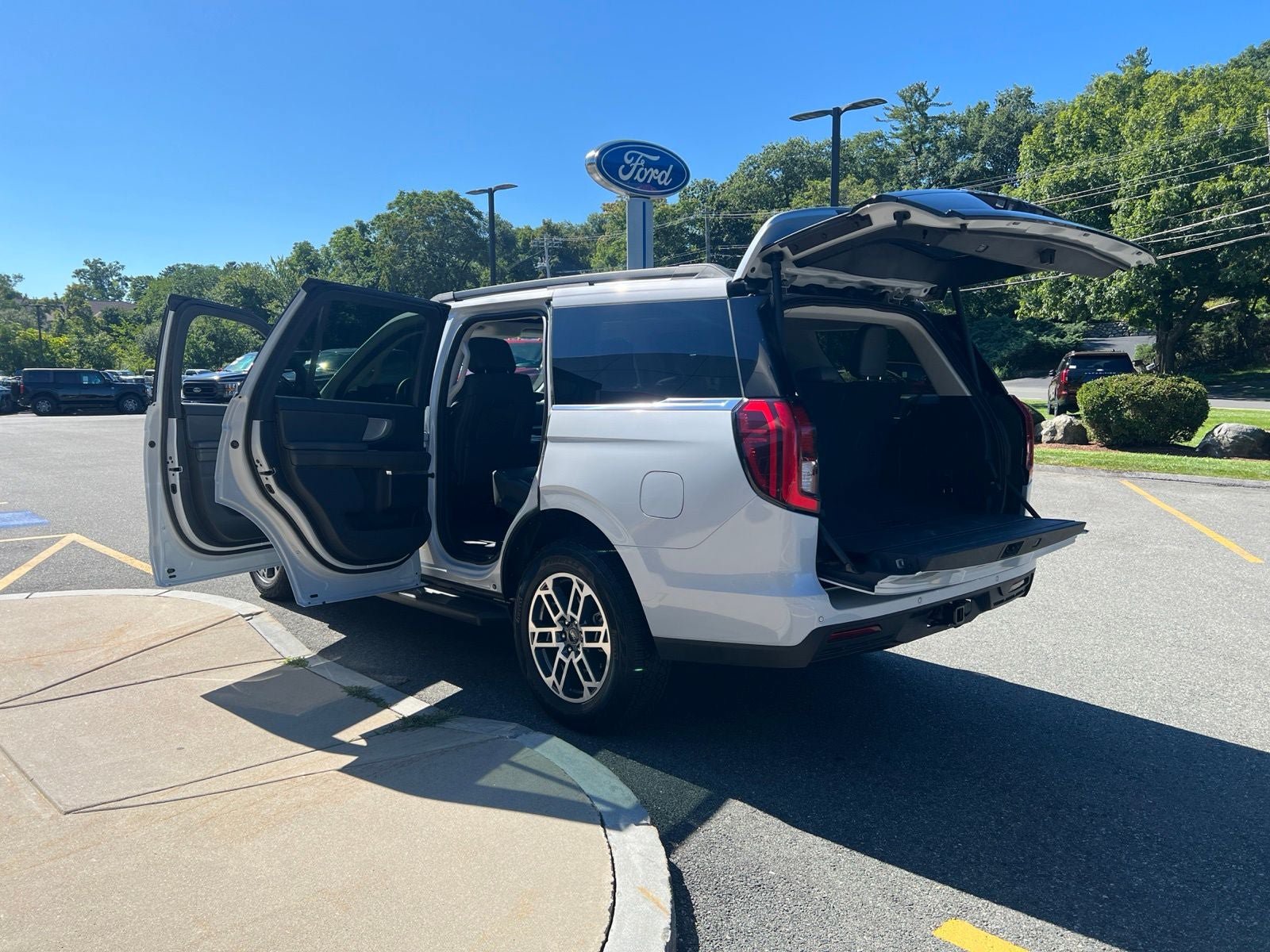 New 2026 Ford Expedition Active AWD/4WD image 10