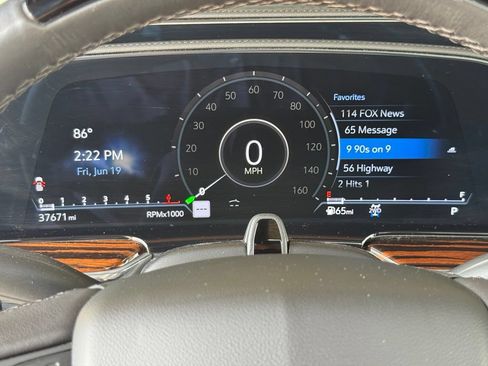 Used 2023 Cadillac Escalade Premium Luxury AWD/4WD image 25