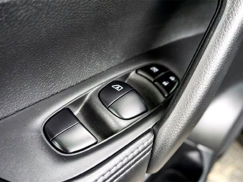 Used 2022 Nissan Rogue Sport SL w/ Premium Package image 11