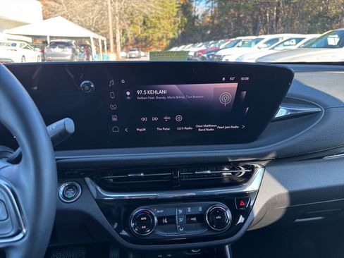 Used 2025 Buick Envista Sport Touring image 21