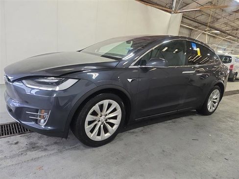 Used 2018 Tesla Model X 100D image 5