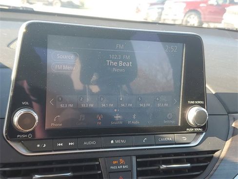 Used 2024 Nissan Altima 2.5 SV image 18