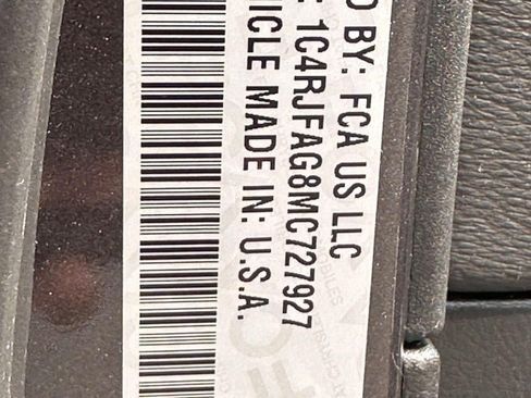 Certified 2021 Jeep Grand Cherokee Laredo X AWD/4WD image 31