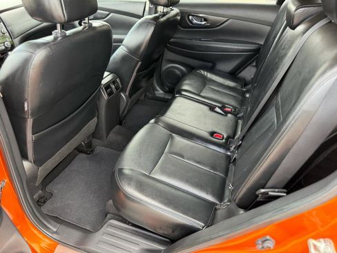 Used 2018 Nissan Rogue SL w/ Premium Package AWD/4WD image 10