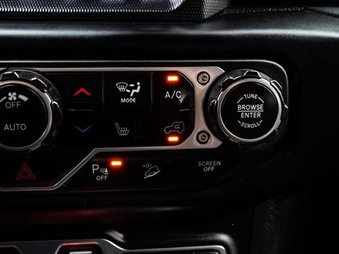 Used 2021 Jeep Wrangler Unlimited Sahara AWD/4WD image 28