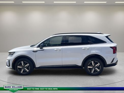 Used 2022 Kia Sorento S w/ Panoramic Sunroof Package FWD image 4