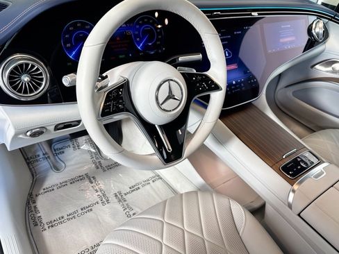 Used 2022 Mercedes-Benz EQS 580 EQS 580 4MATIC Sedan image 9