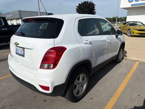 Used 2021 Chevrolet Trax LS AWD/4WD image 4