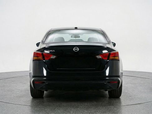 Used 2025 Nissan Altima 2.5 SV image 7