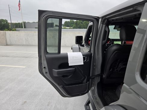 Used 2021 Jeep Wrangler Unlimited Rubicon AWD/4WD image 22