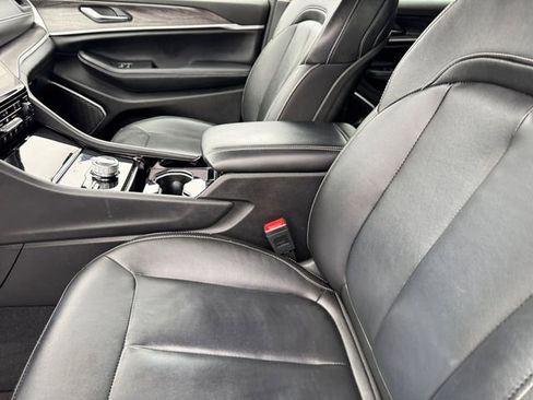 Certified 2023 Jeep Grand Cherokee L Limited w/ Black Appearance Package AWD/4WD image 12