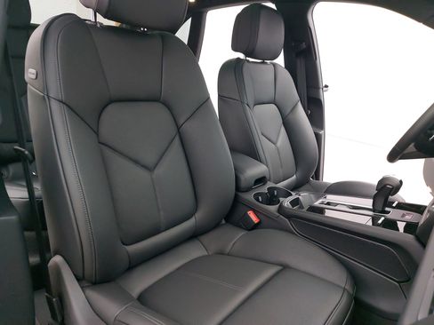 New 2026 Porsche Macan image 12