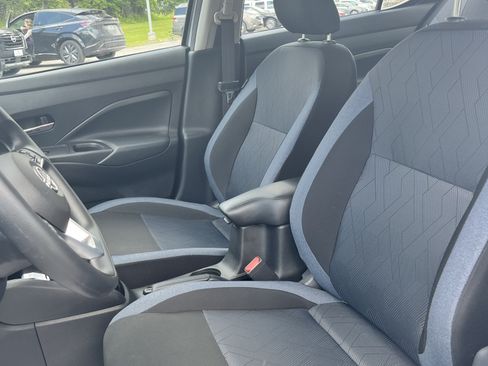 Used 2025 Nissan Versa SV w/ Trunk Package FWD image 15