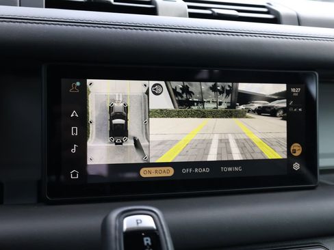 Used 2023 Land Rover Defender 90 SE image 34