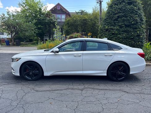 Used 2018 Honda Accord Sport image 7
